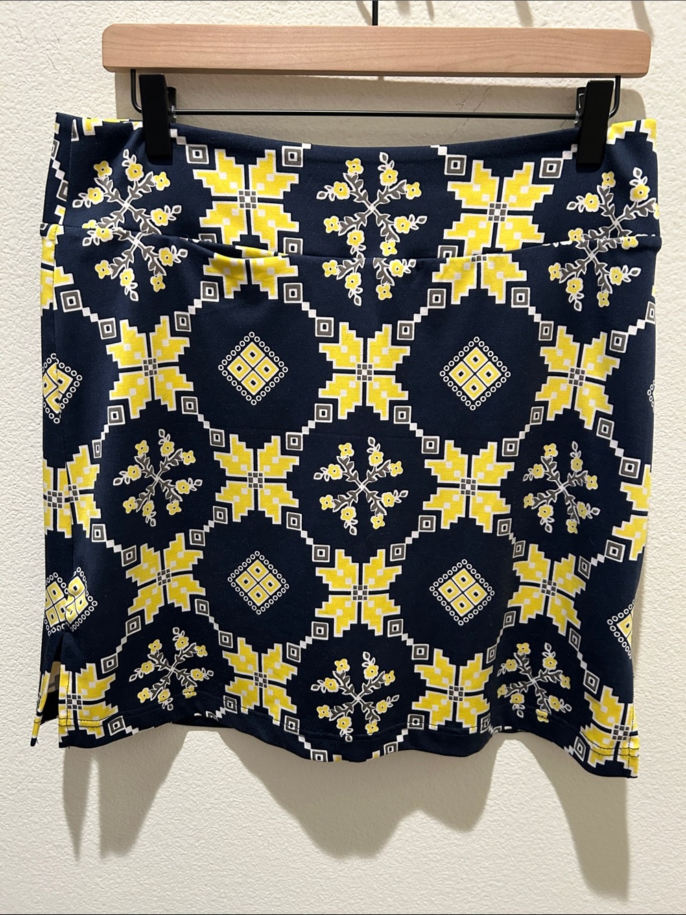 Golftini The Traveler Patterned Navy and Yellow Skorts